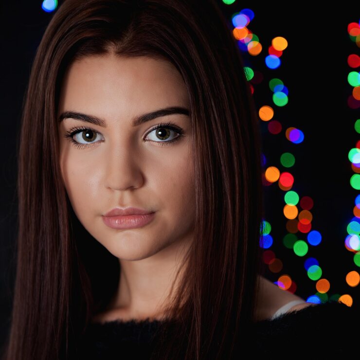 close-up-portrait-young-woman_1048944-29512673